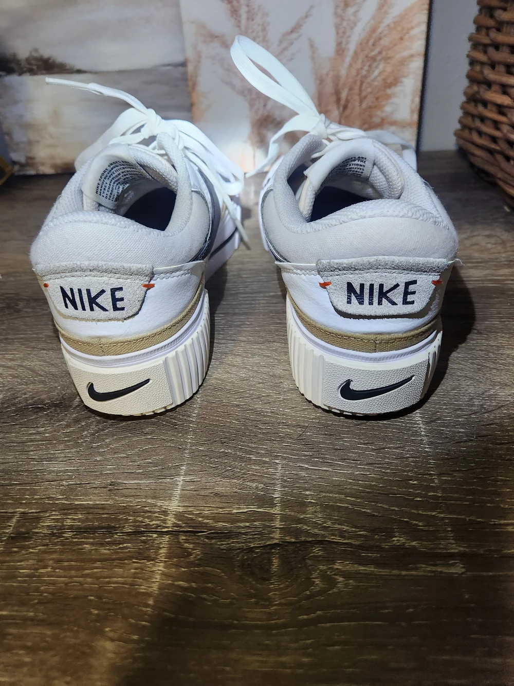 Nike Men's White and Black Low-Top Sneakers